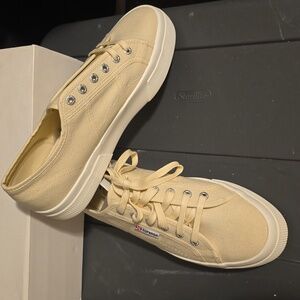SUPERGA 2740 PLATFORM SNEAKER SIZE 9.5W/8M BEIGE LT EGGSHELL.